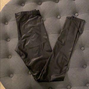 “Leather look” black leggings
